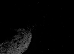 Tento snímek zachycující výron materiálu z 19. ledna vznikl ze dvou fotek kamer NavCam. První měla krátký expoziční čas (1,4 ms) a jejím úkolem bylo zachytit dobře povrch asteroidu. Druhý snímek měl expoziční čas delší (5 sekund), aby byly lépe vidět vyvržené úlomky. Obě vrstvy prošly i dalšími úpravami jako je třeba přizpůsobení kontrastu a jasu.