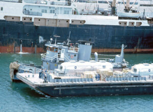 Doprava dvou karantén MQF na letadlovou loď Hornet v červnu 1969