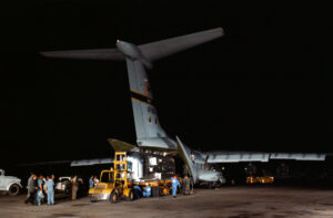 Třetí pokus vyšel aneb vykládka karantény z letounu na základně Ellington AFB