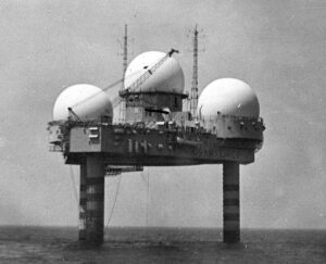 Po vzoru těchto radarových stanic se počítalo s výstavbou kosmodromu (na snímku TT-4).