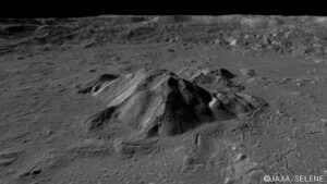 Pomocí měsíční družice Kaguya byly pořízeny velmi detailní snímky povrchových útvarů hlavně polárních oblastí Měsíce