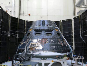 Kapsle pro posádku lodi Orion během testu 2. května 