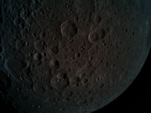 Odvrácena strana Měsíce na fotografii sondy Beresheet