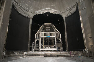 Systém Heat Flux určený k ohřevu povrchu Orionu ve vakuové komoře na stanici Plum Brook
