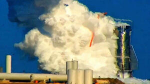 LabPadre natočil explozi z velké blízkosti. Tomuto snímku dominuje oblak zkondenzované vlhkosti.