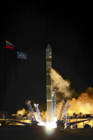 Sojuz-2-1v bez pomocných urychlovacích motorů patří mezi lehké nosiče.