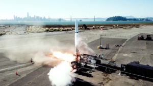 Firma Astra testuje své rakety na dohled od ikonického mostu Golden Gate.