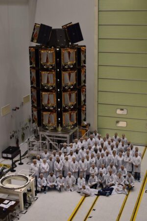 Prvních 34 ostrých (nikoliv testovacích) družic OneWeb.