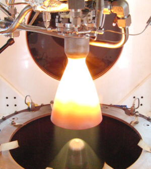 Zkouška raketového motoru, který vznikl v rámci programu TALOS (Thruster for the Advancement of Low-temperature Operation in Space)
