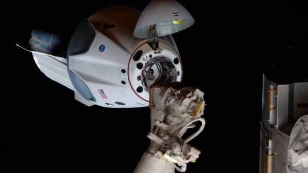 Automatické dokování Crew Dragonu u ISS