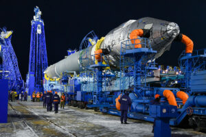 Vývoz rakety Sojuz 2-1v s družicí Kosmos 2542